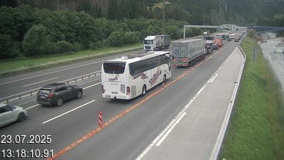 Webcam à 500 mètres de la station service San Gottardo Sud (Stalvedro) avant le tunnel du Gothard à Airolo sur l'autoroute A2 en Suisse en direction de Bâle