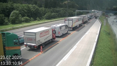 Webcam à 500 mètres de la station service San Gottardo Sud (Stalvedro) avant le tunnel du Gothard à Airolo sur l'autoroute A2 en Suisse en direction de Bâle