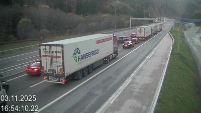 Webcam à 500 mètres de la station service San Gottardo Sud (Stalvedro) avant le tunnel du Gothard à Airolo sur l'autoroute A2 en Suisse en direction de Bâle