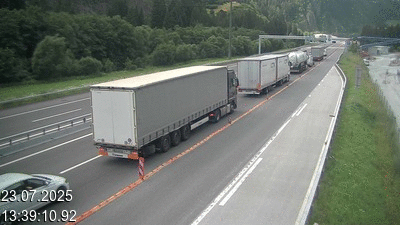 Webcam à 500 mètres de la station service San Gottardo Sud (Stalvedro) avant le tunnel du Gothard à Airolo sur l'autoroute A2 en Suisse en direction de Bâle