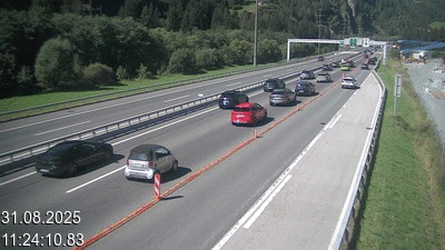 <h2>Webcam à 500 mètres de la station service San Gottardo Sud (Stalvedro) avant le tunnel du Gothard à Airolo sur l'autoroute A2 en Suisse en direction de Bâle</h2>