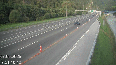 Webcam à 500 mètres de la station service San Gottardo Sud (Stalvedro) avant le tunnel du Gothard à Airolo sur l'autoroute A2 en Suisse en direction de Bâle