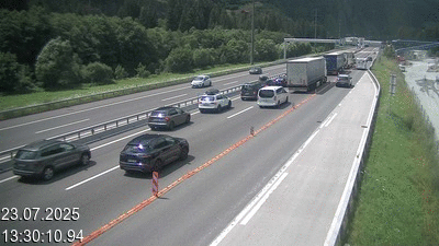 Webcam à 500 mètres de la station service San Gottardo Sud (Stalvedro) avant le tunnel du Gothard à Airolo sur l'autoroute A2 en Suisse en direction de Bâle