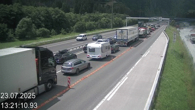 Webcam à 500 mètres de la station service San Gottardo Sud (Stalvedro) avant le tunnel du Gothard à Airolo sur l'autoroute A2 en Suisse en direction de Bâle