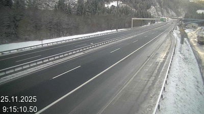 Webcam à 500 mètres de la station service San Gottardo Sud (Stalvedro) avant le tunnel du Gothard à Airolo sur l'autoroute A2 en Suisse en direction de Bâle