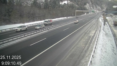 <h2>Webcam à 500 mètres de la station service San Gottardo Sud (Stalvedro) avant le tunnel du Gothard à Airolo sur l'autoroute A2 en Suisse en direction de Bâle</h2>