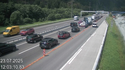 Webcam à 500 mètres de la station service San Gottardo Sud (Stalvedro) avant le tunnel du Gothard à Airolo sur l'autoroute A2 en Suisse en direction de Bâle