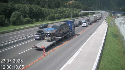 Webcam à 500 mètres de la station service San Gottardo Sud (Stalvedro) avant le tunnel du Gothard à Airolo sur l'autoroute A2 en Suisse en direction de Bâle