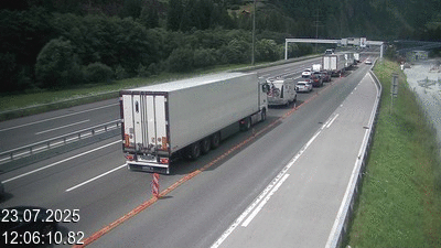 Webcam à 500 mètres de la station service San Gottardo Sud (Stalvedro) avant le tunnel du Gothard à Airolo sur l'autoroute A2 en Suisse en direction de Bâle