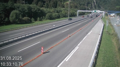 Webcam à 500 mètres de la station service San Gottardo Sud (Stalvedro) avant le tunnel du Gothard à Airolo sur l'autoroute A2 en Suisse en direction de Bâle