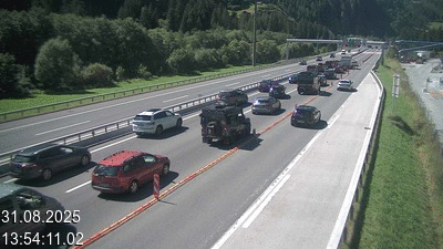 Webcam à 500 mètres de la station service San Gottardo Sud (Stalvedro) avant le tunnel du Gothard à Airolo sur l'autoroute A2 en Suisse en direction de Bâle