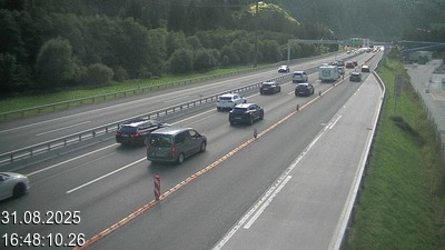 Webcam à 500 mètres de la station service San Gottardo Sud (Stalvedro) avant le tunnel du Gothard à Airolo sur l'autoroute A2 en Suisse en direction de Bâle