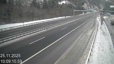 <h2>Webcam à 500 mètres de la station service San Gottardo Sud (Stalvedro) avant le tunnel du Gothard à Airolo sur l'autoroute A2 en Suisse en direction de Bâle</h2>