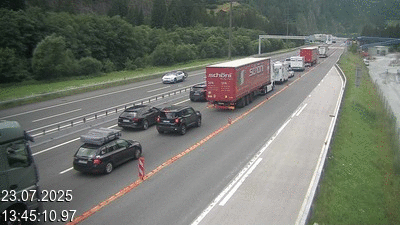 Webcam à 500 mètres de la station service San Gottardo Sud (Stalvedro) avant le tunnel du Gothard à Airolo sur l'autoroute A2 en Suisse en direction de Bâle