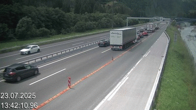 Webcam à 500 mètres de la station service San Gottardo Sud (Stalvedro) avant le tunnel du Gothard à Airolo sur l'autoroute A2 en Suisse en direction de Bâle