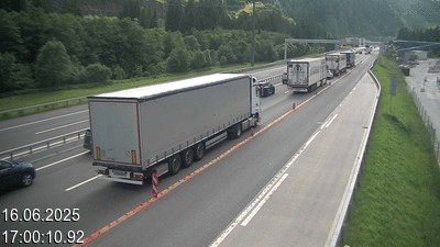 Webcam à 500 mètres de la station service San Gottardo Sud (Stalvedro) avant le tunnel du Gothard à Airolo sur l'autoroute A2 en Suisse en direction de Bâle