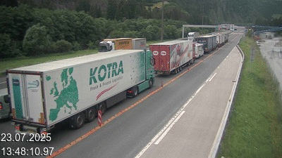 Webcam à 500 mètres de la station service San Gottardo Sud (Stalvedro) avant le tunnel du Gothard à Airolo sur l'autoroute A2 en Suisse en direction de Bâle