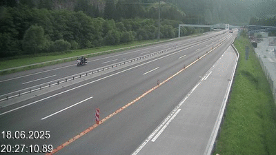 Webcam à 500 mètres de la station service San Gottardo Sud (Stalvedro) avant le tunnel du Gothard à Airolo sur l'autoroute A2 en Suisse en direction de Bâle
