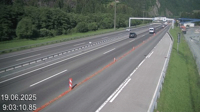 Webcam à 500 mètres de la station service San Gottardo Sud (Stalvedro) avant le tunnel du Gothard à Airolo sur l'autoroute A2 en Suisse en direction de Bâle