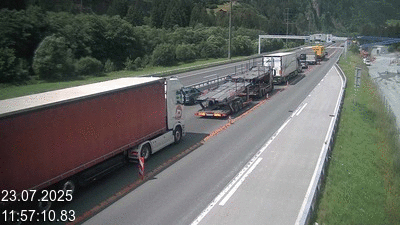 Webcam à 500 mètres de la station service San Gottardo Sud (Stalvedro) avant le tunnel du Gothard à Airolo sur l'autoroute A2 en Suisse en direction de Bâle