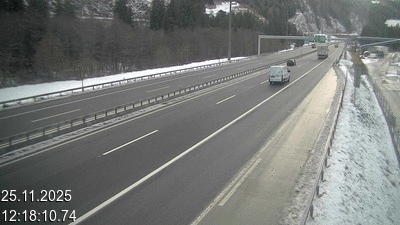 Webcam à 500 mètres de la station service San Gottardo Sud (Stalvedro) avant le tunnel du Gothard à Airolo sur l'autoroute A2 en Suisse en direction de Bâle