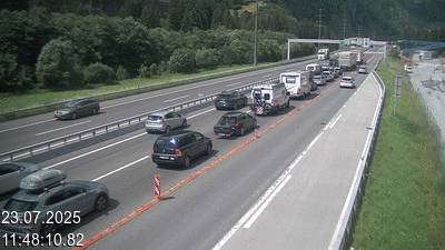 Webcam à 500 mètres de la station service San Gottardo Sud (Stalvedro) avant le tunnel du Gothard à Airolo sur l'autoroute A2 en Suisse en direction de Bâle