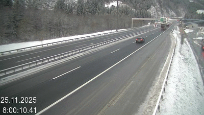 <h2>Webcam à 500 mètres de la station service San Gottardo Sud (Stalvedro) avant le tunnel du Gothard à Airolo sur l'autoroute A2 en Suisse en direction de Bâle</h2>