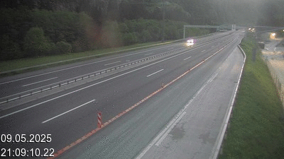 Webcam à 500 mètres de la station service San Gottardo Sud (Stalvedro) avant le tunnel du Gothard à Airolo sur l'autoroute A2 en Suisse en direction de Bâle