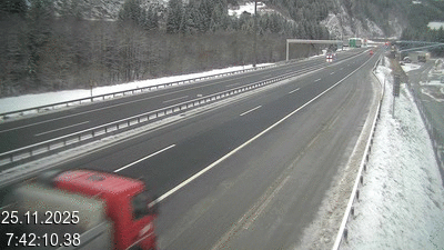 <h2>Webcam à 500 mètres de la station service San Gottardo Sud (Stalvedro) avant le tunnel du Gothard à Airolo sur l'autoroute A2 en Suisse en direction de Bâle</h2>