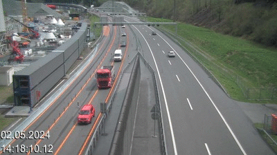 Webcam après le tunnel du Gothard à Airolo sur l'autoroute A2 en Suisse en direction de l'Italie