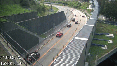 <h2>Webcam avant le tunnel du Gothard à Airolo sur l'autoroute A2 en Suisse. Vue orientée vers le nord</h2>