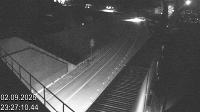 Webcam avant le tunnel du Gothard à Airolo sur l'autoroute A2 en Suisse. Vue orientée vers le nord