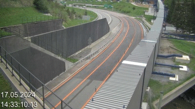 <h2>Webcam avant le tunnel du Gothard à Airolo sur l'autoroute A2 en Suisse. Vue orientée vers le nord</h2>