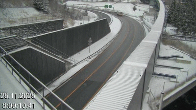<h2>Webcam avant le tunnel du Gothard à Airolo sur l'autoroute A2 en Suisse. Vue orientée vers le nord</h2>